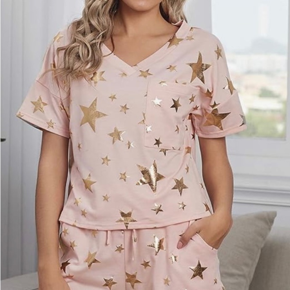Size medium pink and gold printed star casual short and shirt set - Picture 2 of 6